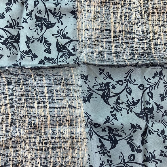 ISAIA lot - pocket squares (2) small scarf (1) + bonus pocket squares (2) - Picture 6 of 7